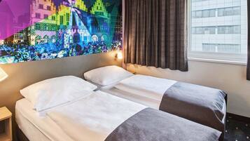 Zweibettzimmer | Allergikerbettwaren, Schreibtisch, schallisolierte Zimmer