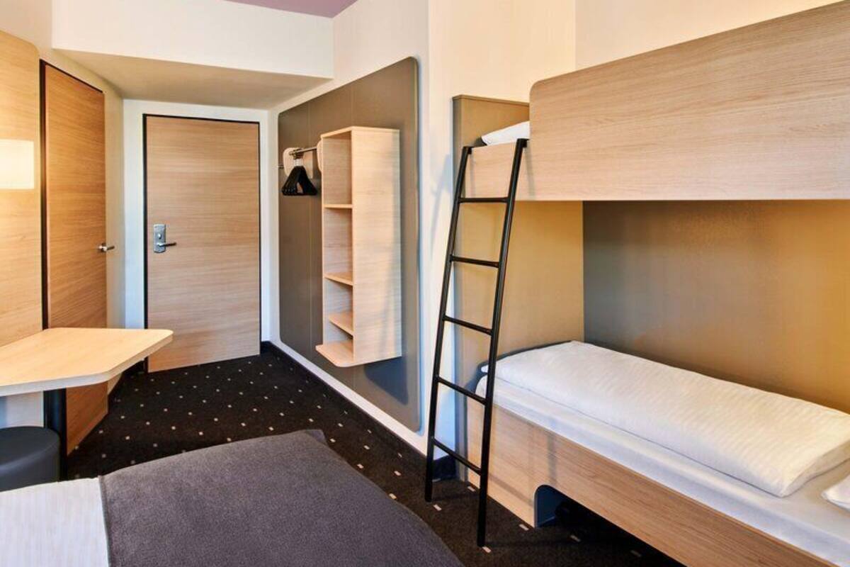 Chambre Quadruple | Literie hypoallergénique, bureau, chambres insonorisées, Wi-Fi gratuit