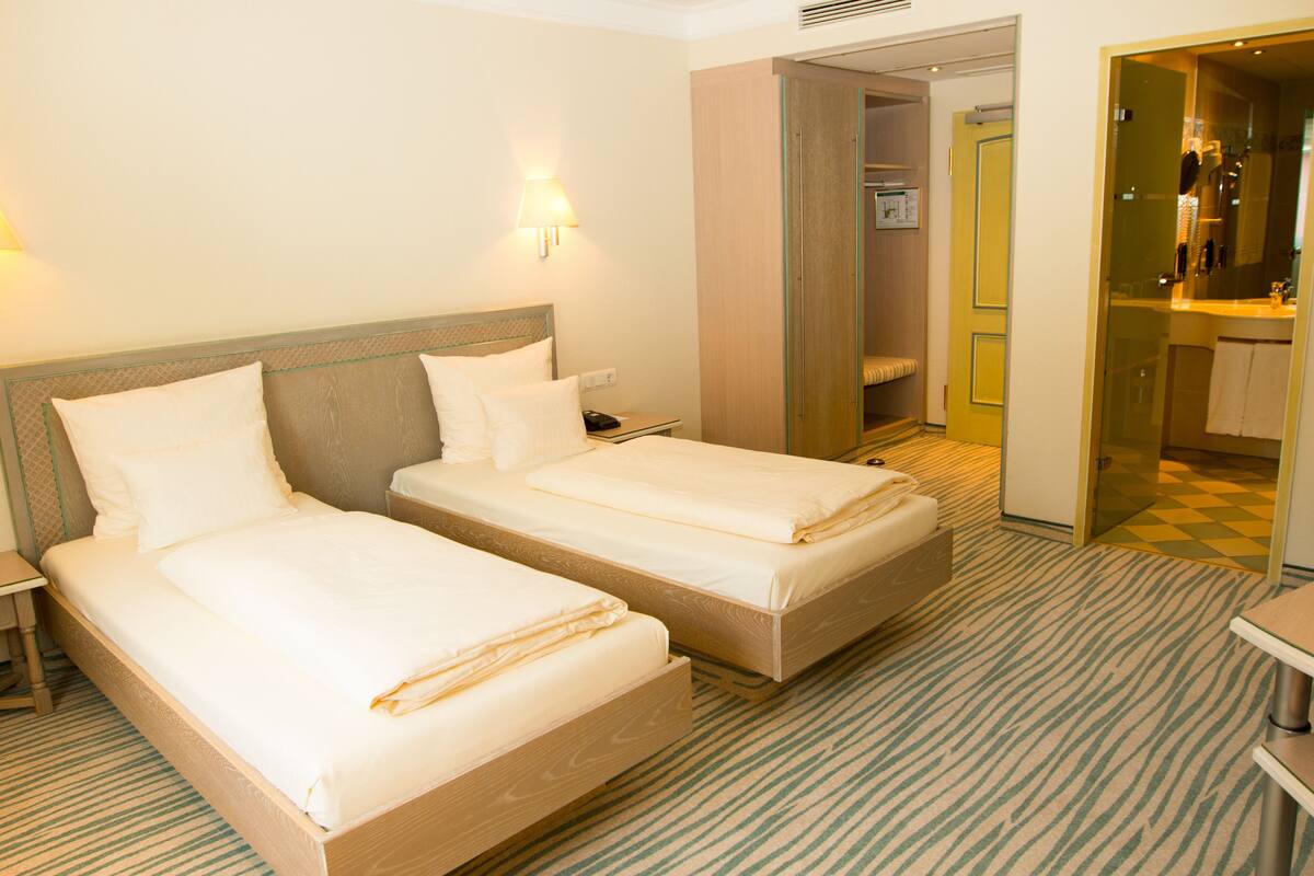 Comfort Twin Room | Premium bedding, minibar, in-room safe, desk