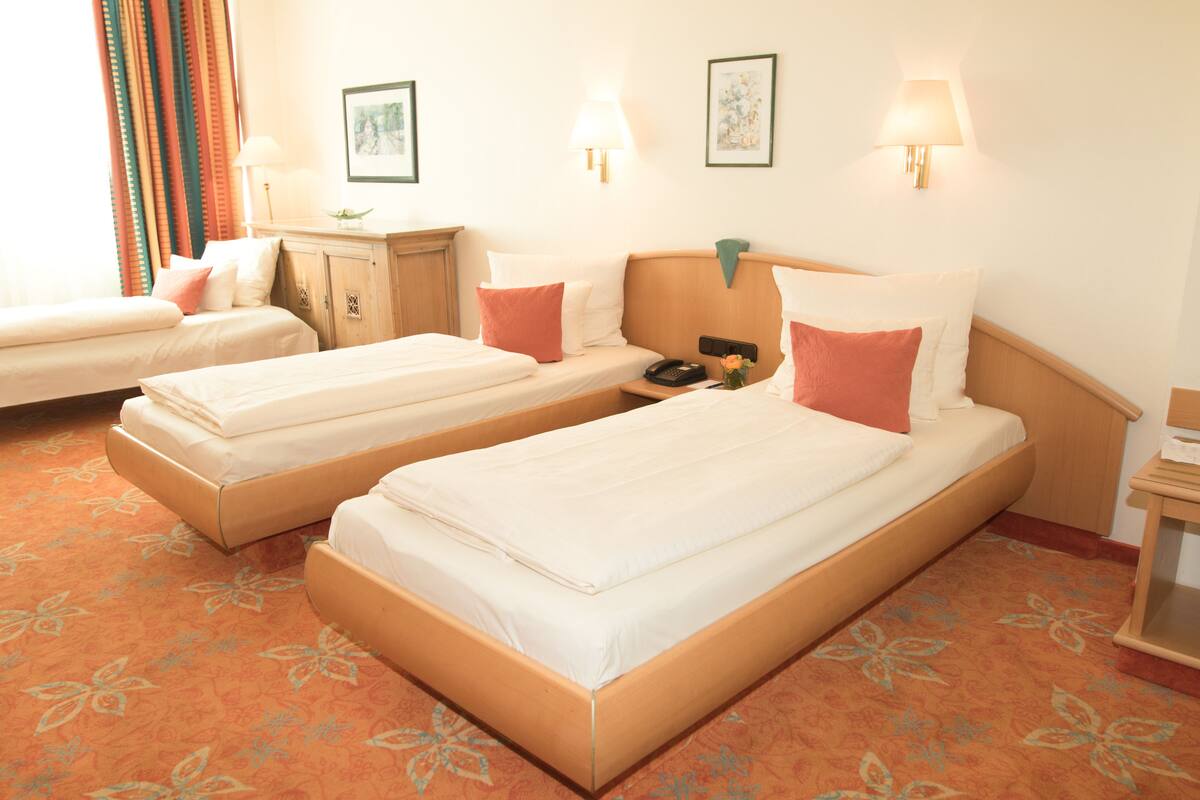 Standard Triple Room | Premium bedding, minibar, in-room safe, desk