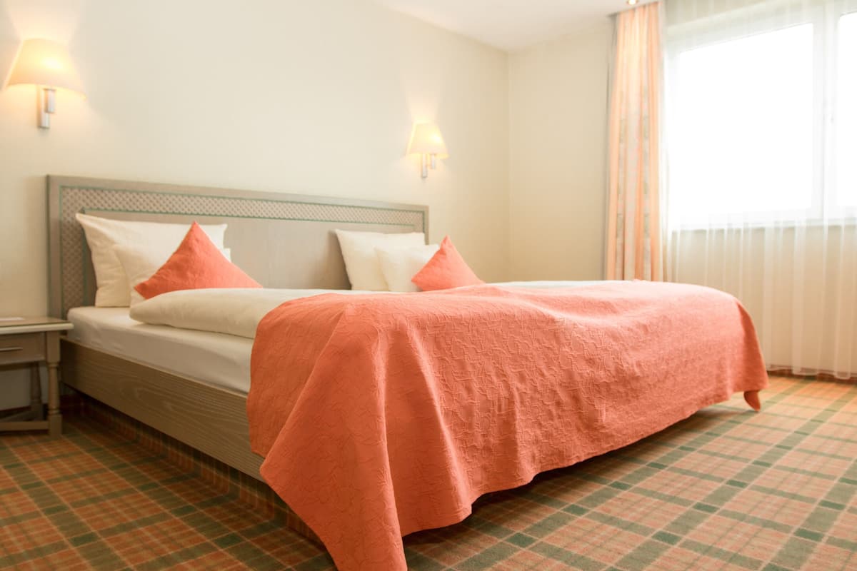 Premium bedding, minibar, in-room safe, desk