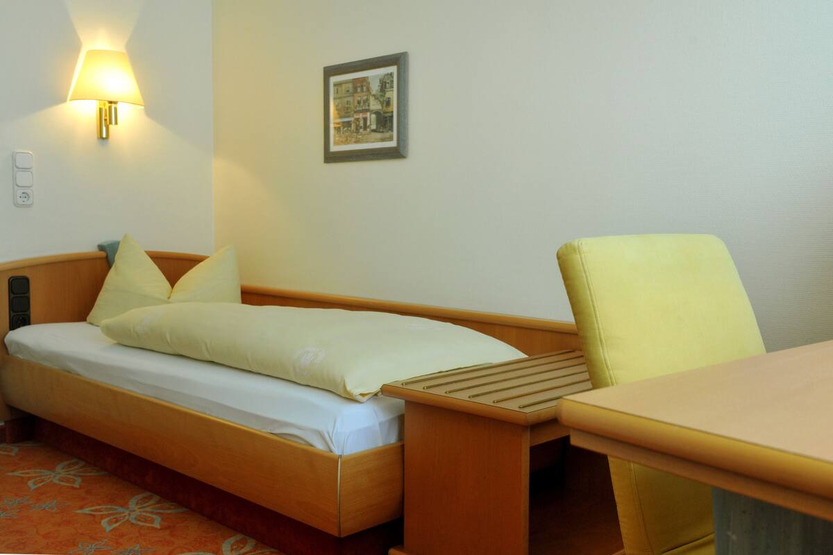 Basic Single Room, Courtyard Area | Premium bedding, minibar, in-room safe, desk
