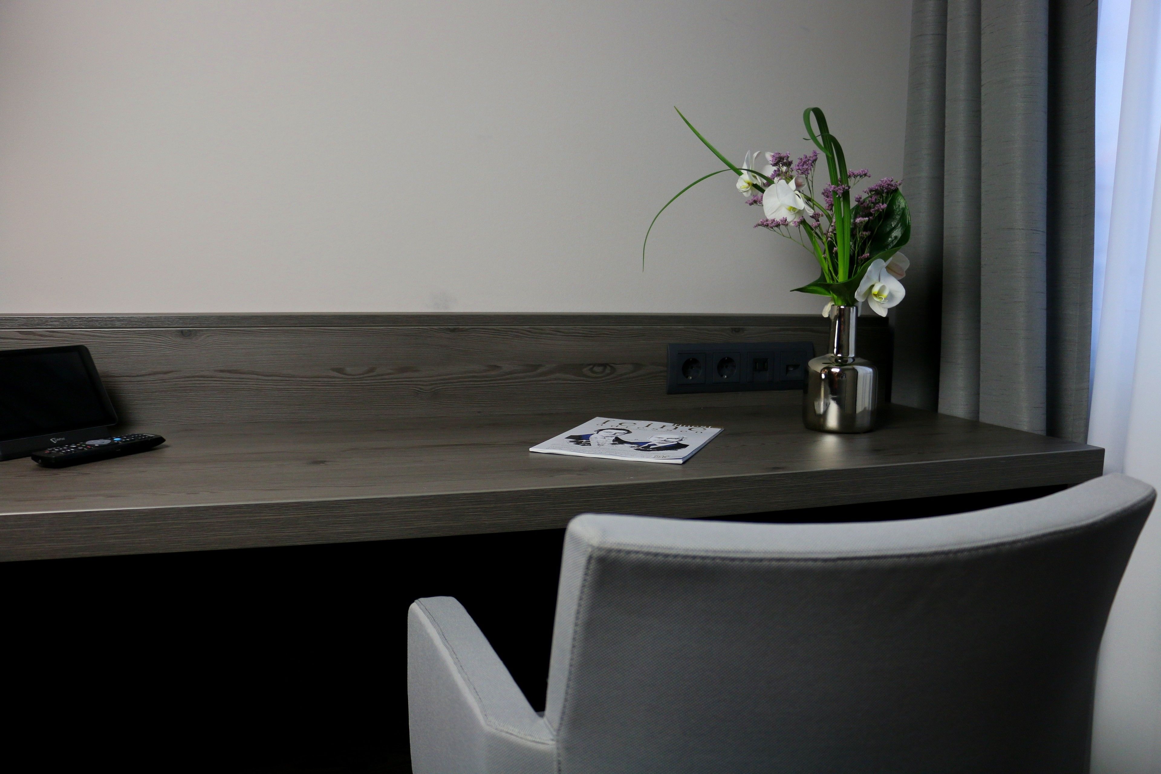 32-inch flat-screen tv with satellite channels, tv