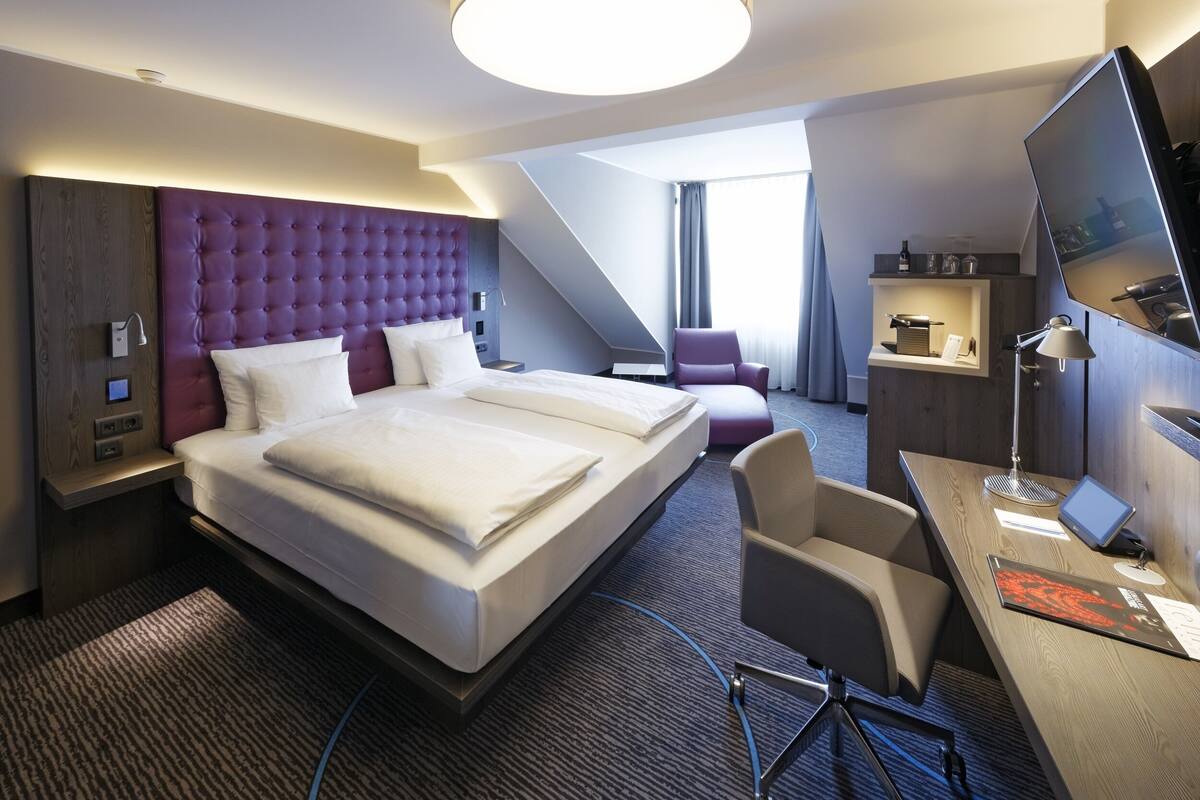 Premium bedding, minibar, in-room safe, desk