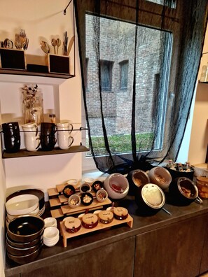 Petit déjeuner buffet (15 EUR par personne)