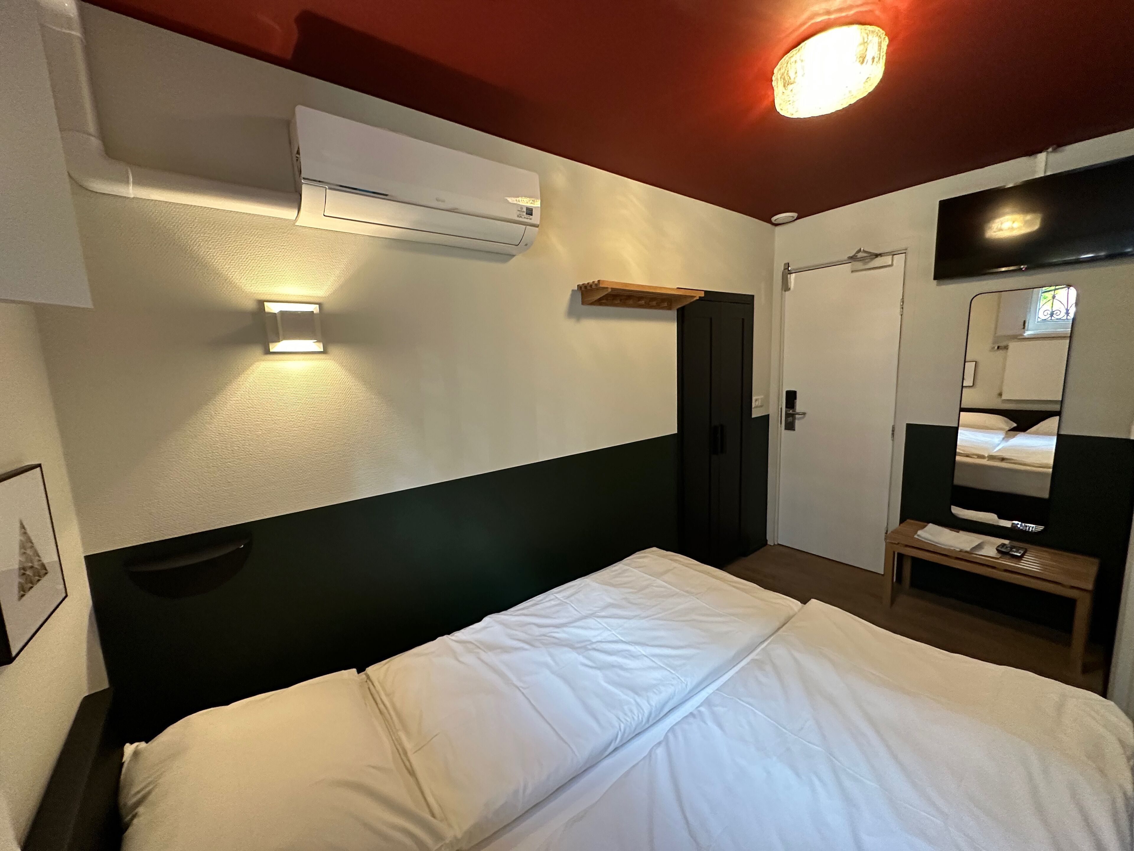 Iron/ironing board, free WiFi, bed sheets