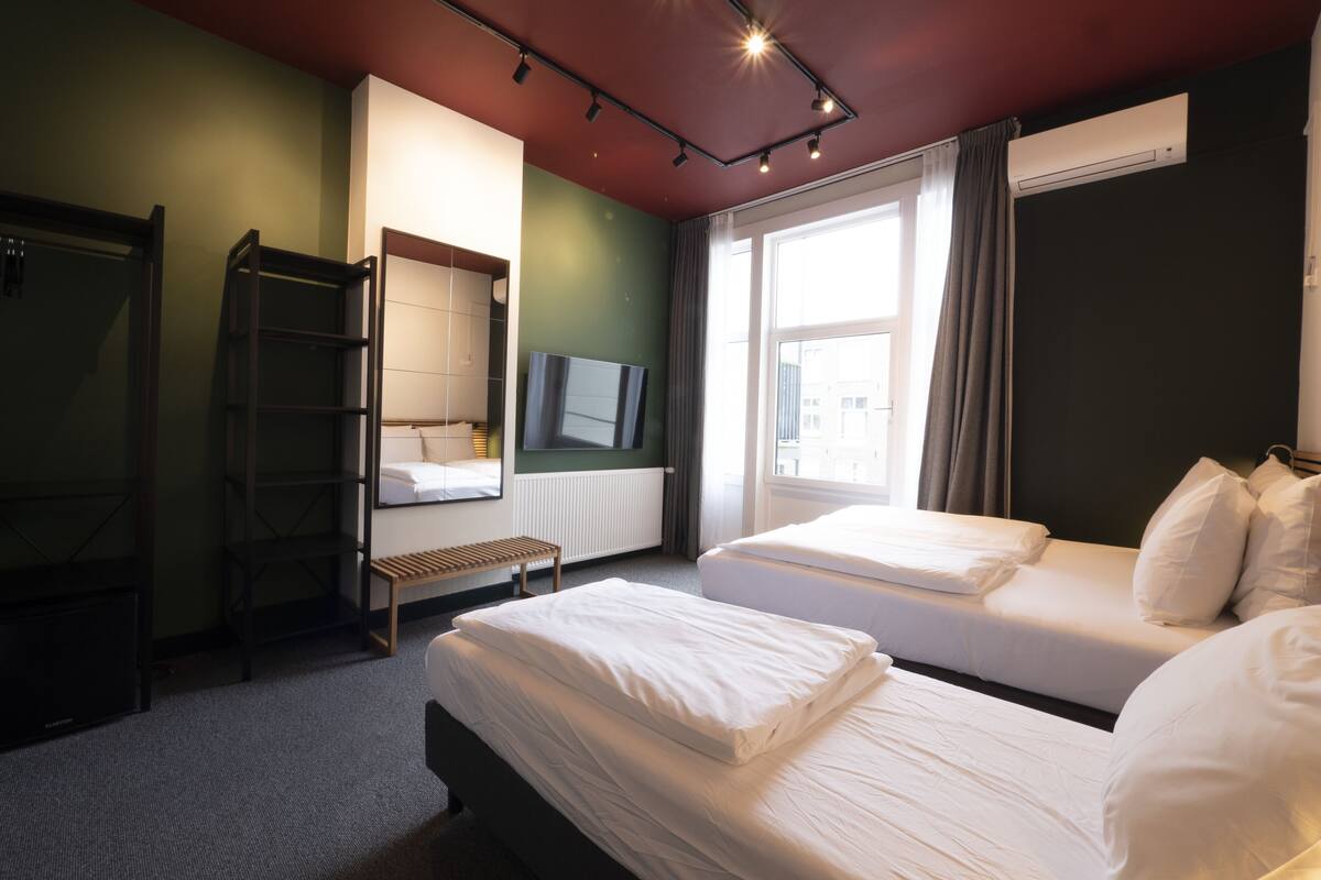 Iron/ironing board, free WiFi, bed sheets