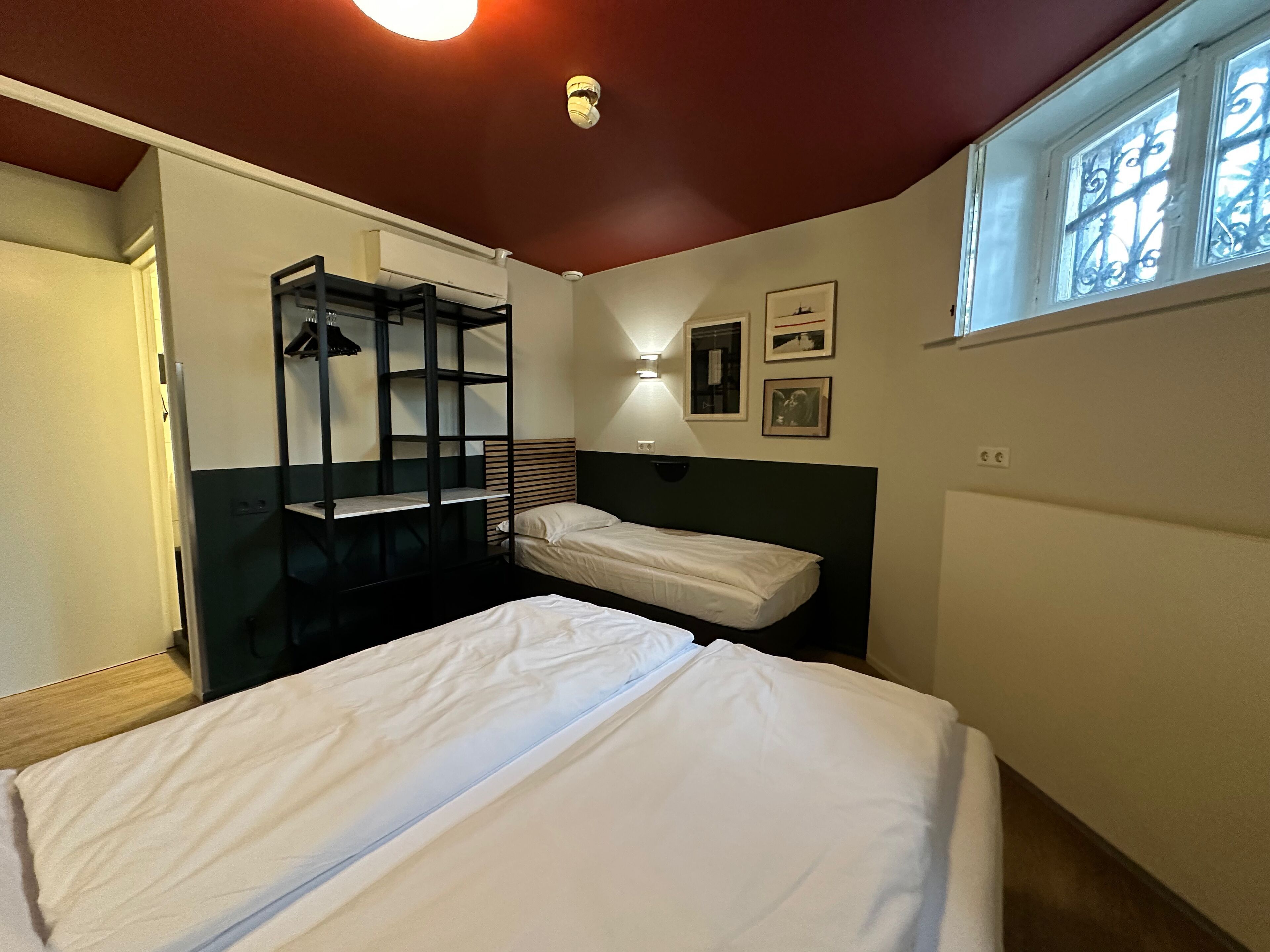 Iron/ironing board, free WiFi, bed sheets