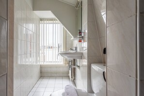 Basic Double Room | Bathroom | Shower, free toiletries, hair dryer, towels