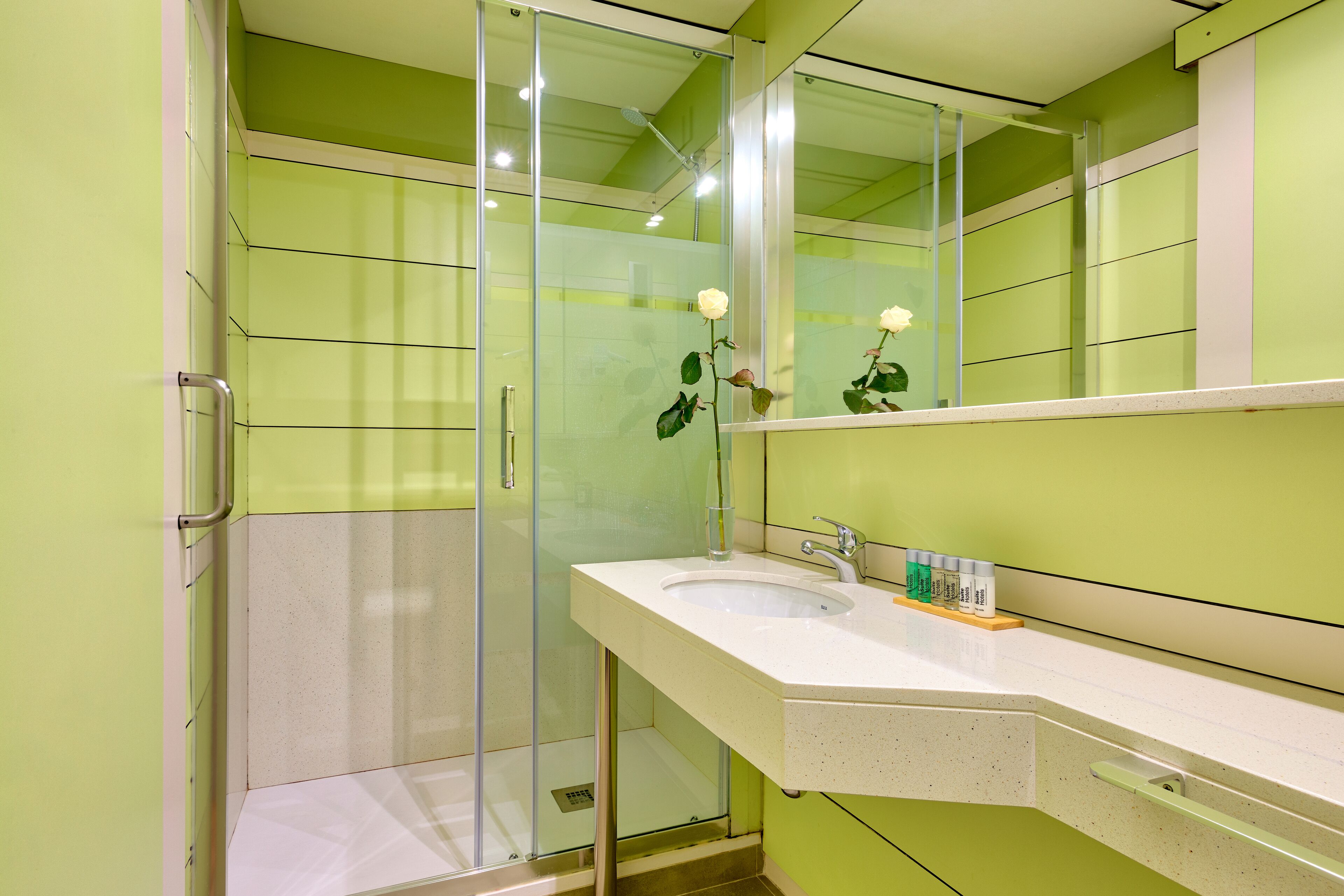 标准套房, 简易厨房 | 浴室 | 淋浴设施、免费洗浴用品、吹风机、毛巾