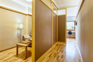 标准套房, 简易厨房 | 迷你吧、客房内保险箱、办公桌、笔记本电脑工作区