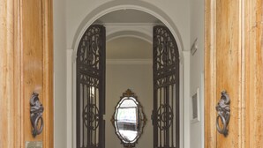 Pintu masuk interior