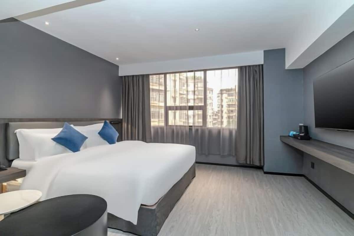 In-room safe, desk, rollaway beds, free WiFi