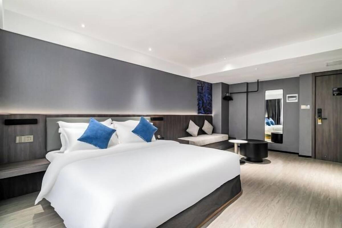 In-room safe, desk, rollaway beds, free WiFi