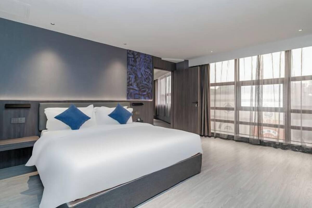 In-room safe, desk, rollaway beds, free WiFi