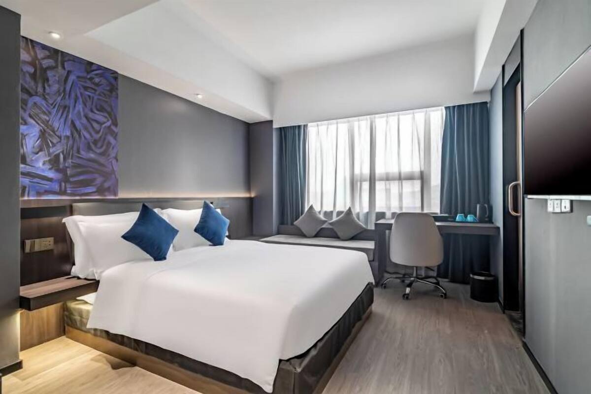 In-room safe, desk, rollaway beds, free WiFi