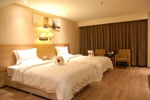 客房内保险箱、办公桌、折叠床/加床（额外收费）、免费 WiFi