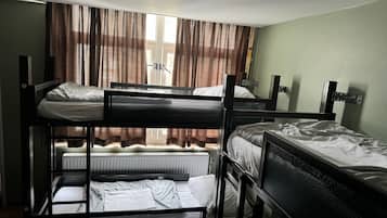 Shared Dormitory, Mixed Dorm, Ensuite (6 persons) | Free WiFi, bed sheets