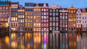 Kamer, 1 twee- of 2 eenpersoonsbedden, uitzicht op kanaal | Uitzicht vanaf balkon