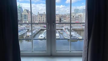 Triple Canal View room | 客房內保險箱、書桌、熨斗/熨衣板、免費無線上網