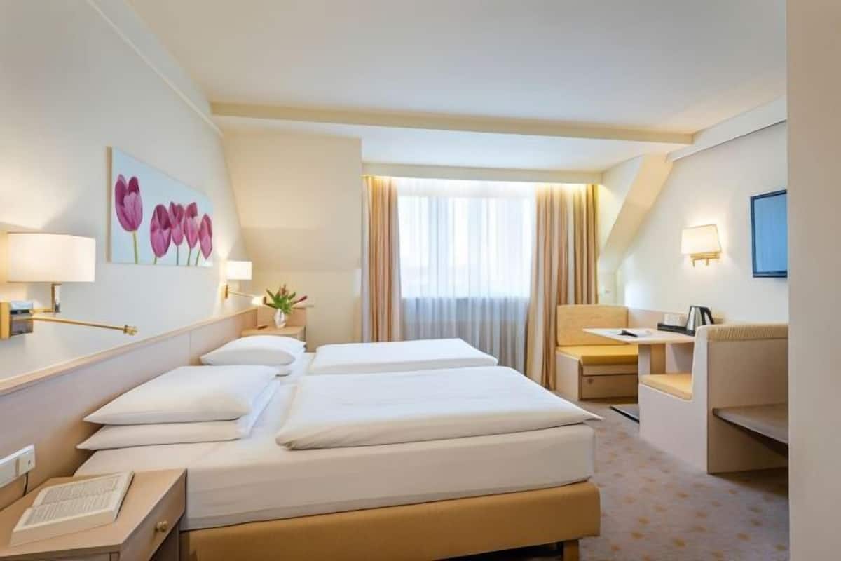 Hypo-allergenic bedding, Select Comfort beds, minibar, in-room safe