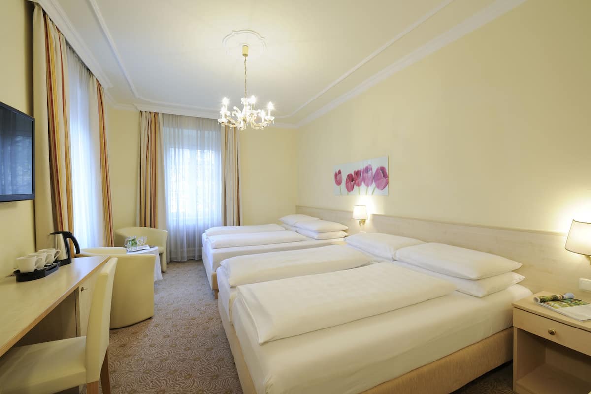 Vierpersoonskamer | Hypoallergeen beddengoed, Select Comfort-bedden, een minibar