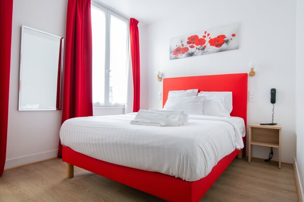 Superior Double Room, Bathtub | City view