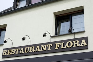 Exterior - Hotel Restaurant Flora (Dormagen)