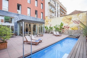Outdoor pool, sun loungers - Onix Liceo (Barcelona)