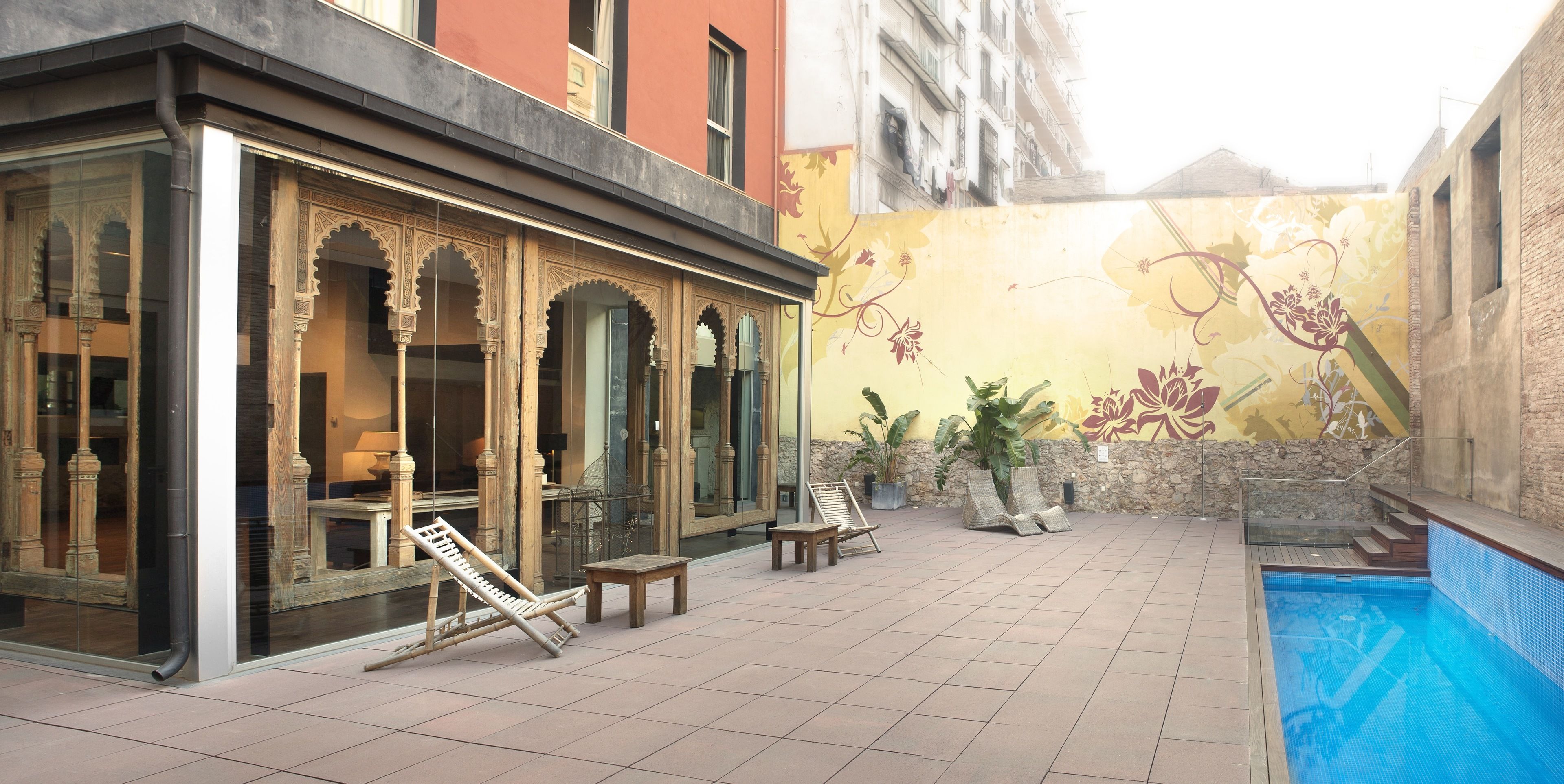 outdoor pool, pool loungers