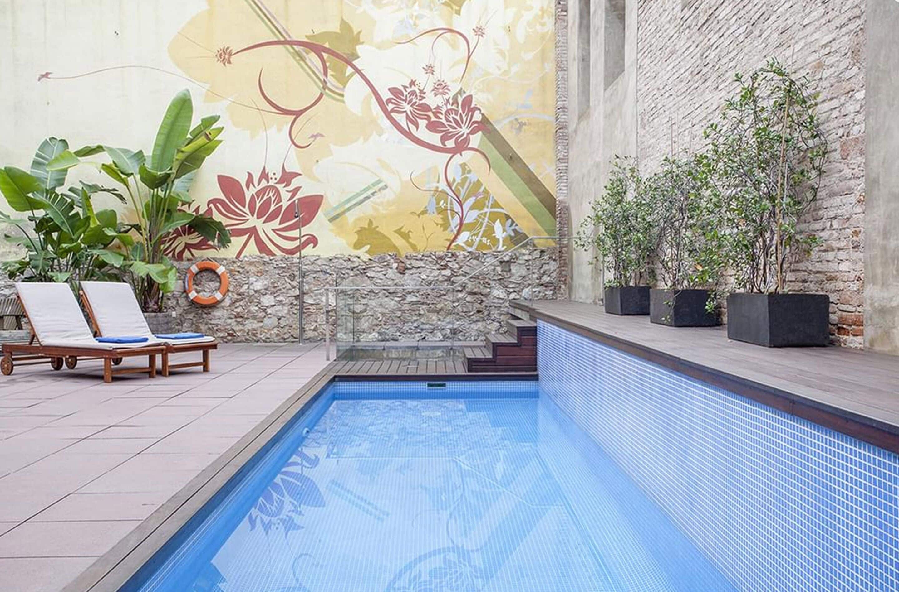 outdoor pool, pool loungers