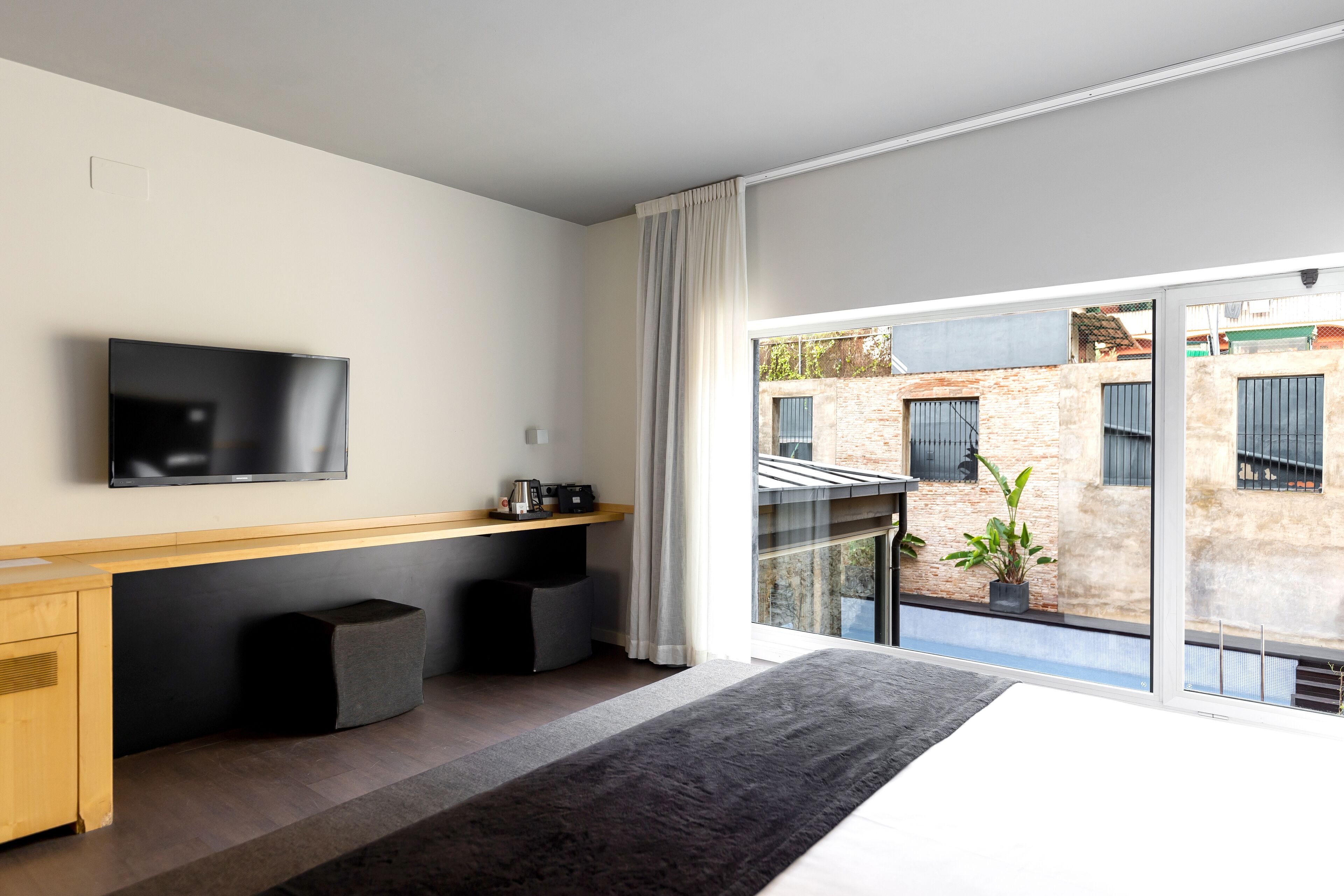 superior room | 1 bedroom, minibar, individually decorated, desk