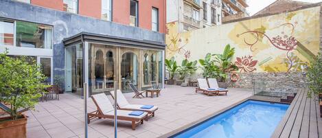 Outdoor pool, sun loungers