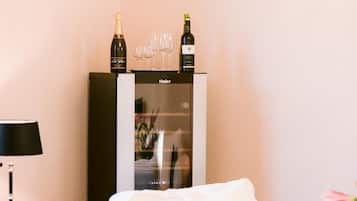 Artículos del minibar gratis y caja de seguridad en la habitación