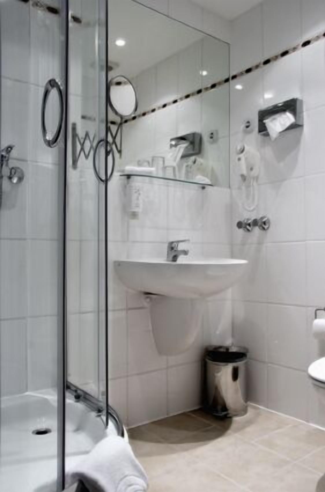 shower, free toiletries, hair dryer, slippers