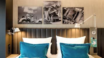 Escritorio, sistema de insonorización, wifi gratis y ropa de cama