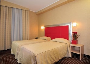 In-room safe, soundproofing, WiFi (free) - Hotel Susa (Milan)