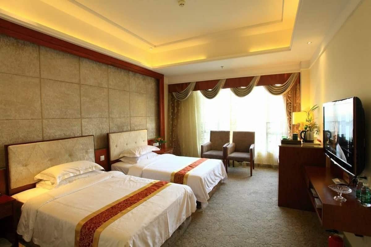 Minibar, in-room safe, iron/ironing board, cribs/infant beds