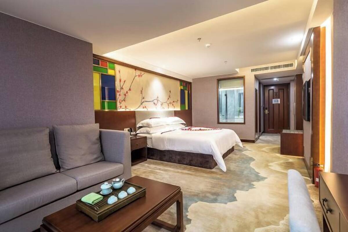 Minibar, in-room safe, iron/ironing board, cribs/infant beds