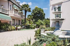 Khuôn viên nơi lưu trú