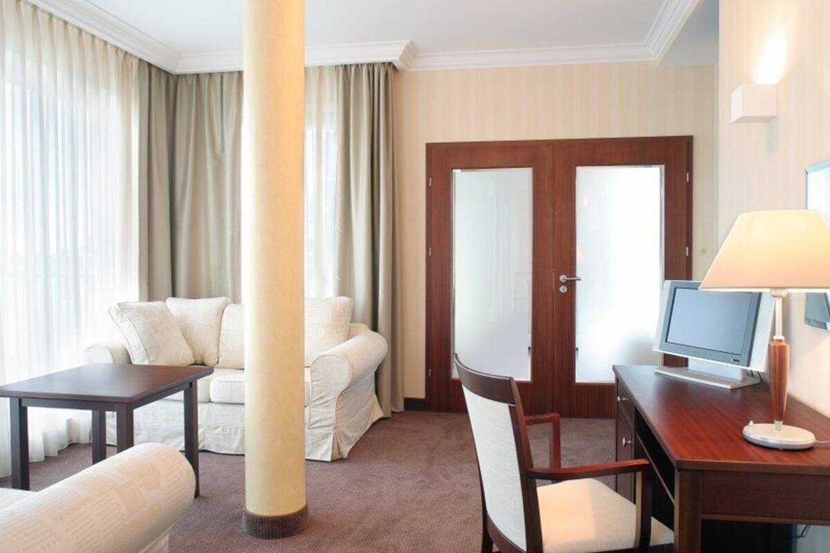 deluxe double room | property amenity