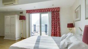 Dobbeltrom – junior | 1 soverom, minibar, safe på rommet og skrivebord