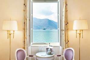 Chambre Double, vue lac | 1 chambre, minibar, coffres-forts dans les chambres, bureau