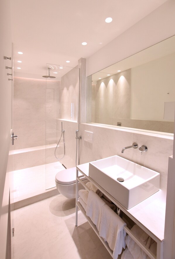 Apartment, 1 Bedroom, Terrace, Annex Building (Dependance Suite Terrace) | 1 bedroom, minibar, in-room safe, desk - Hotel Rivalago (Sulzano)