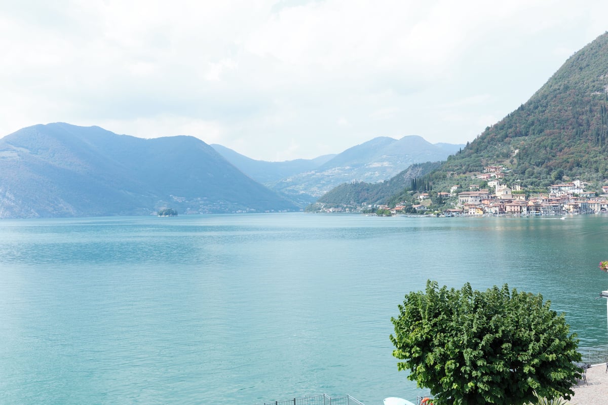 Double Room, Lake View | 1 bedroom, minibar, in-room safe, desk