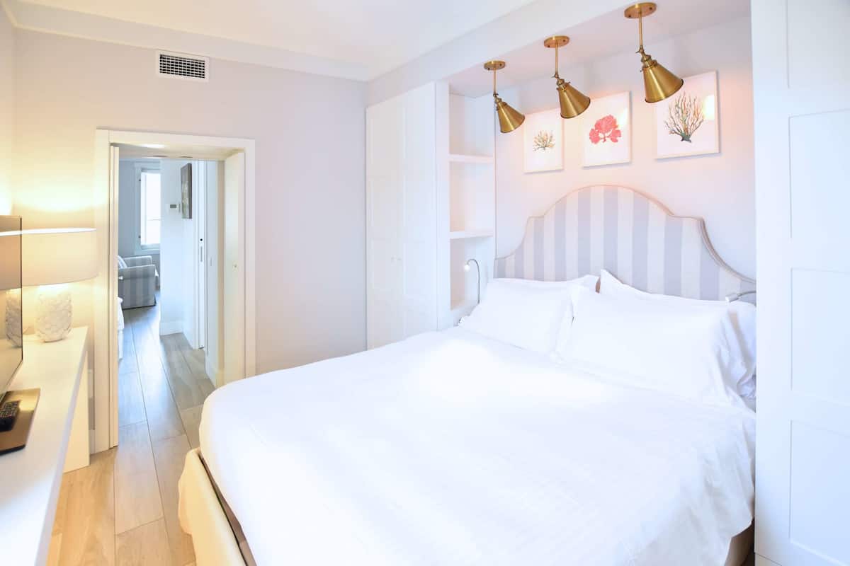 Apartment, 1 Bedroom, Annex Building (Dependance Suite Bianca) | 1 bedroom, minibar, in-room safe, desk