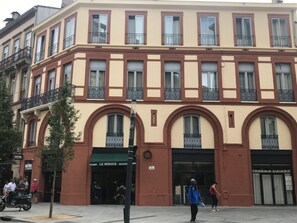 Front of property - Hotel Ambassadeurs (Toulouse)