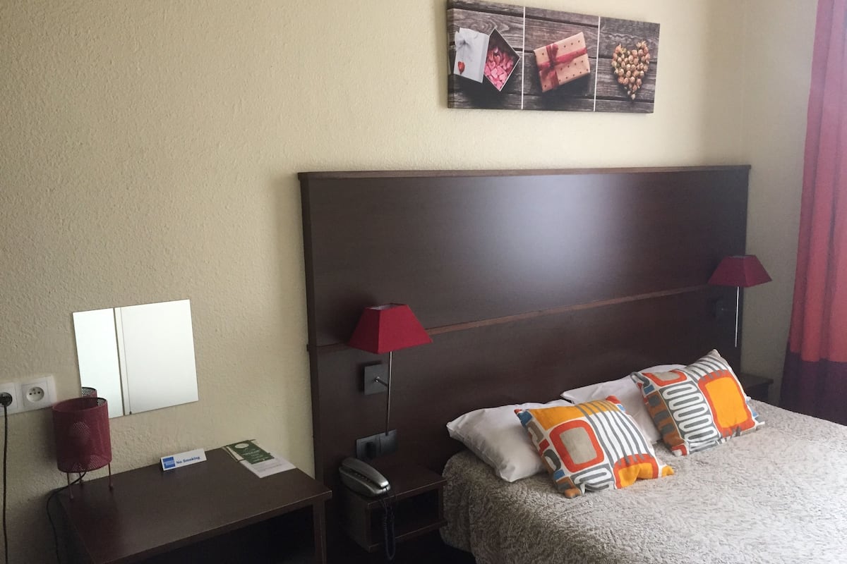 Classic Double Room | Desk, iron/ironing board, free cots/infant beds, rollaway beds