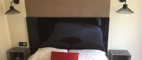 Classic Tek Büyük Yataklı Oda | Masa, ütü/ütü masası, ücretsiz beşik/çocuk yatağı, portatif/ilave yatak