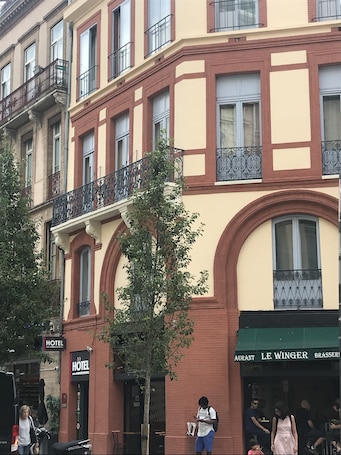 Exterior. Hotel Ambassadeurs